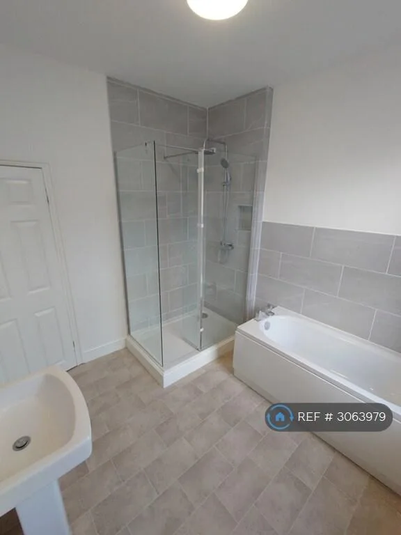 2 bedroom end of terrace house for rent