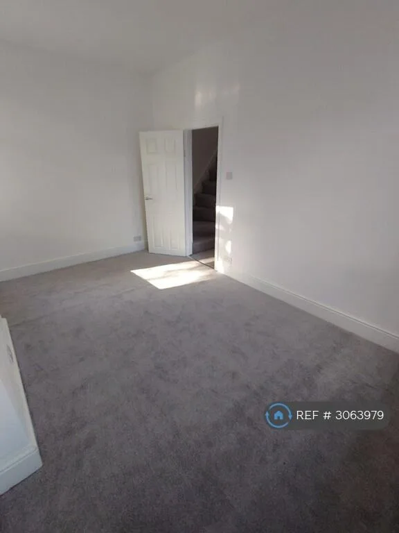 2 bedroom end of terrace house for rent