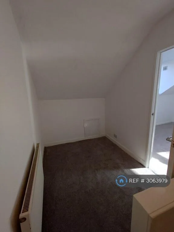 2 bedroom end of terrace house for rent