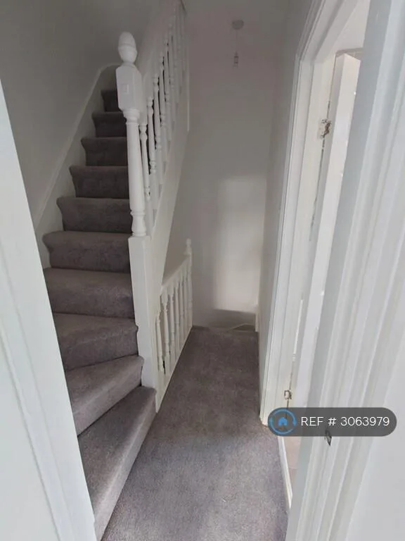 2 bedroom end of terrace house for rent