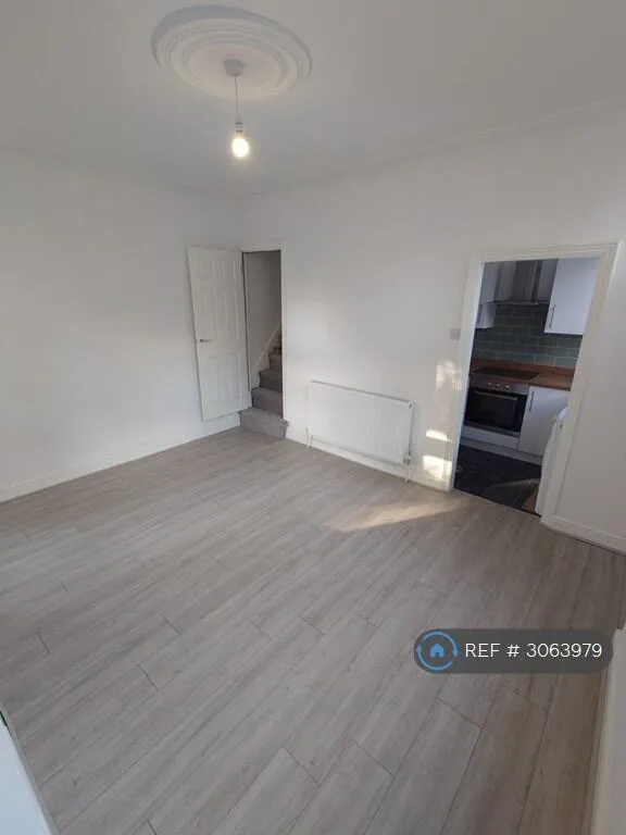 2 bedroom end of terrace house for rent
