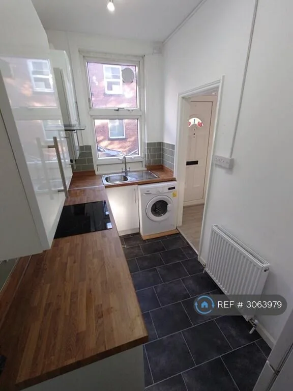 2 bedroom end of terrace house for rent