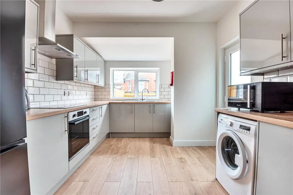 6 bedroom house for rent