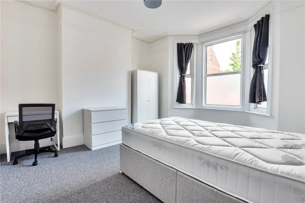 6 bedroom house for rent