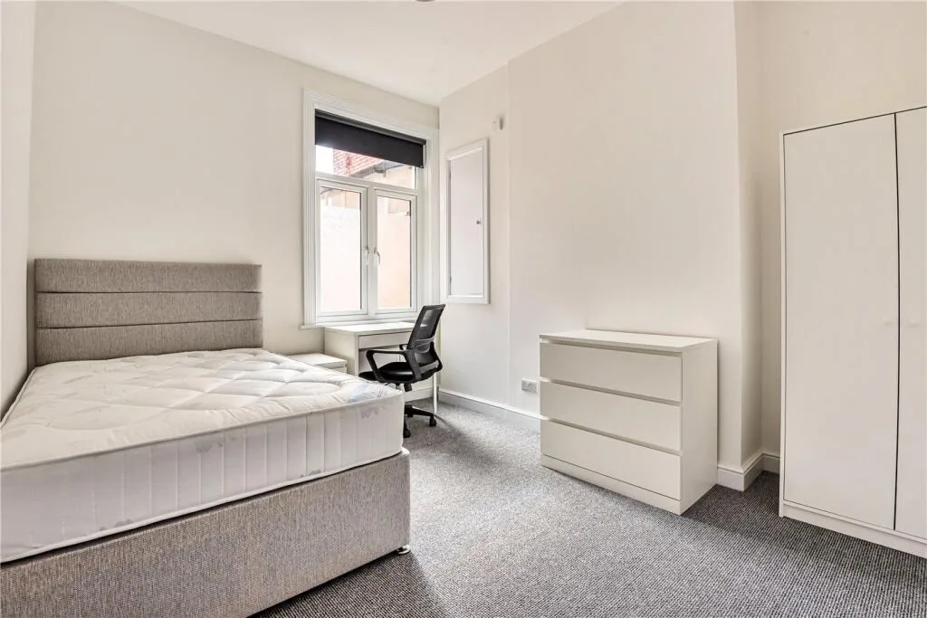 6 bedroom house for rent