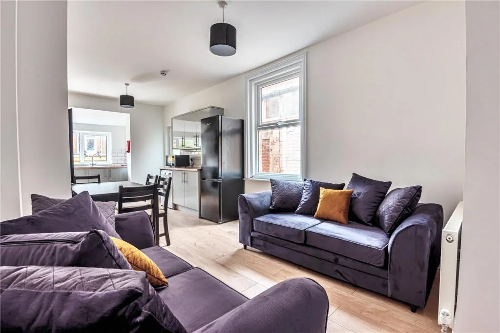 6 bedroom house for rent