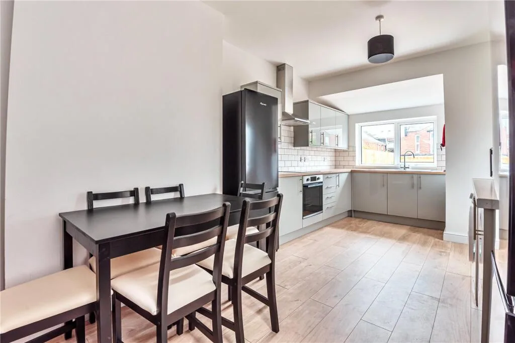 6 bedroom house for rent