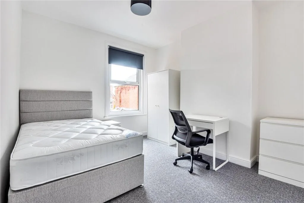 6 bedroom house for rent