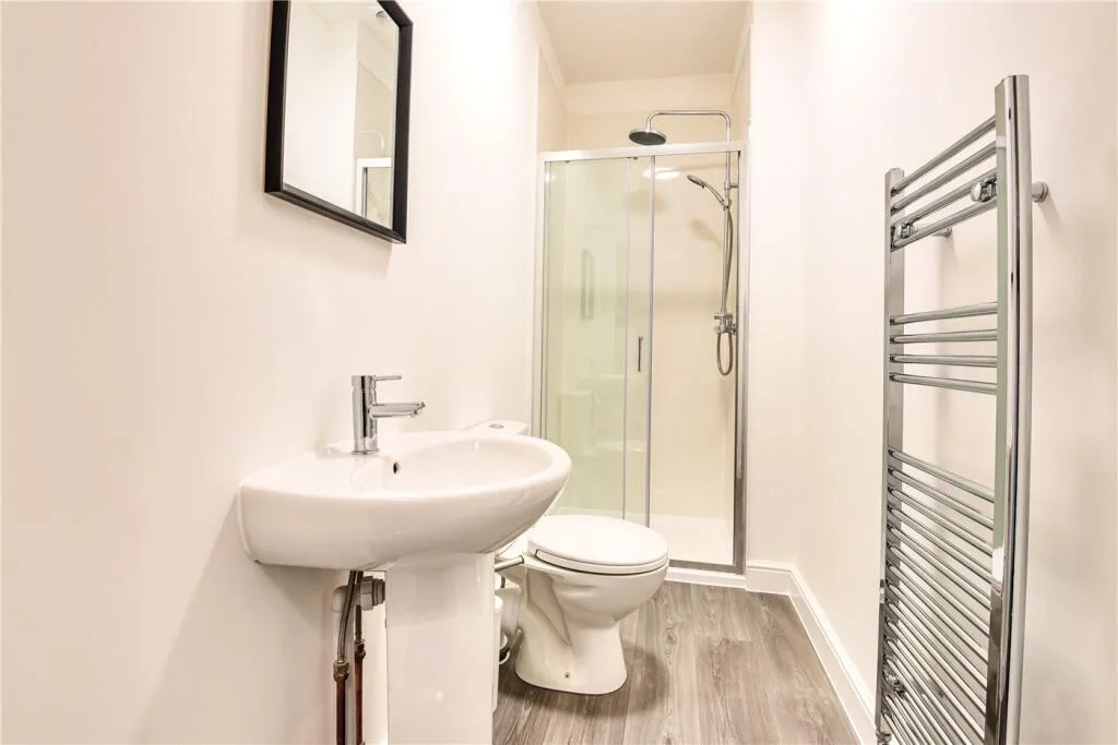 6 bedroom house for rent