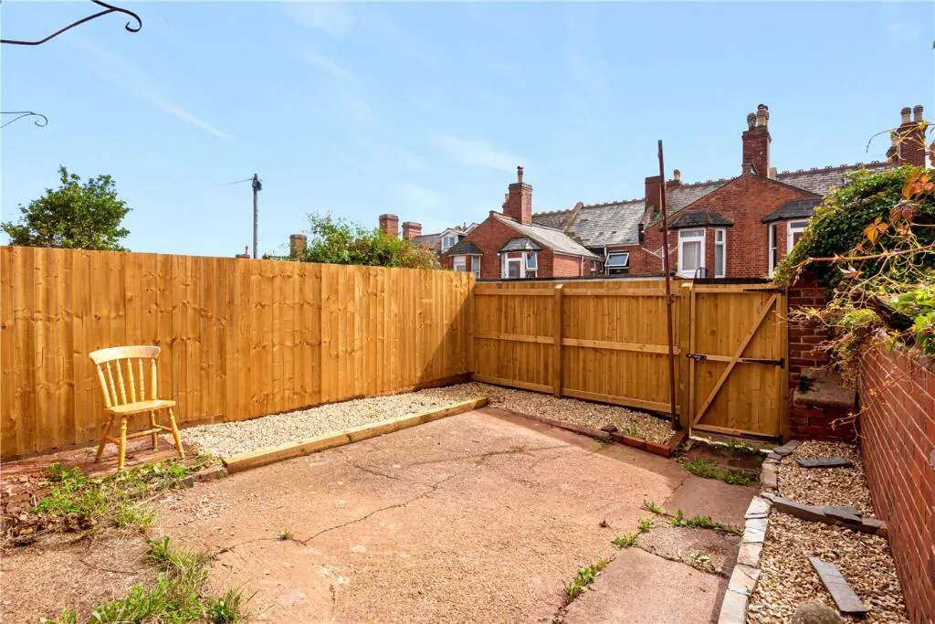 6 bedroom house for rent