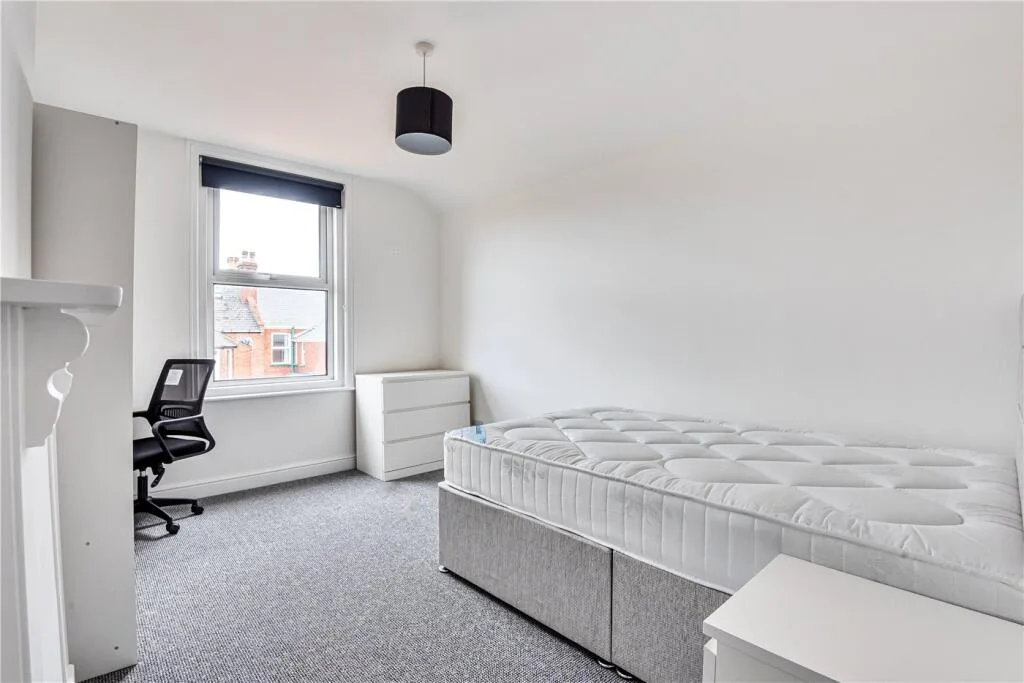 6 bedroom house for rent