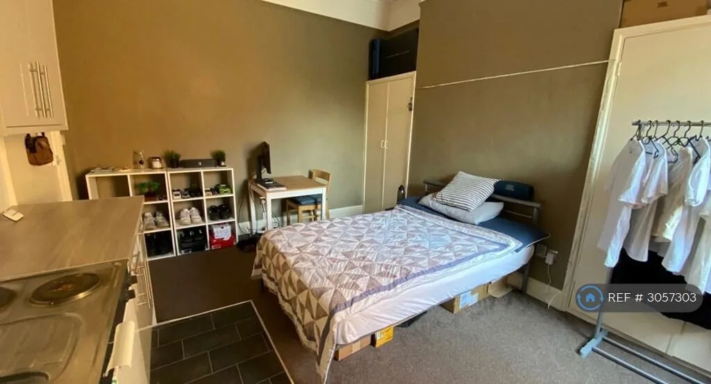 Studio flat for rent