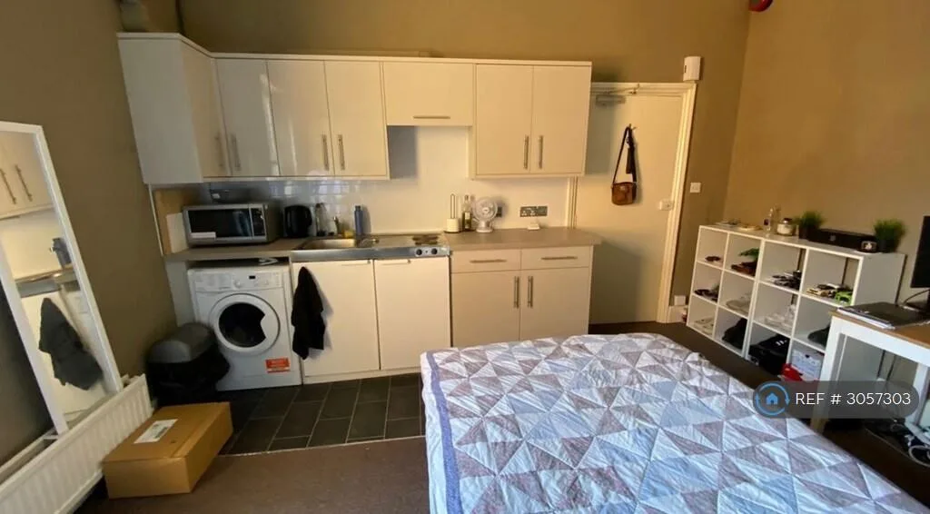 Studio flat for rent