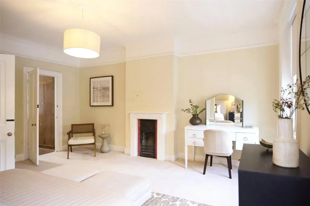 6 bedroom end of terrace house for rent
