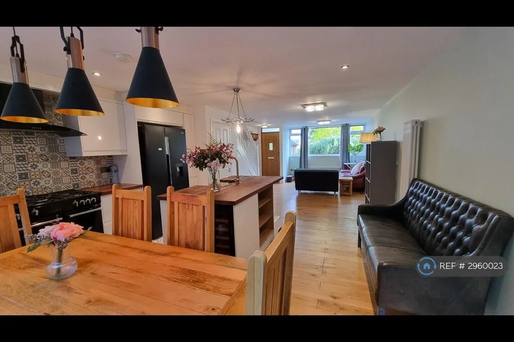 4 bedroom terraced house for rent