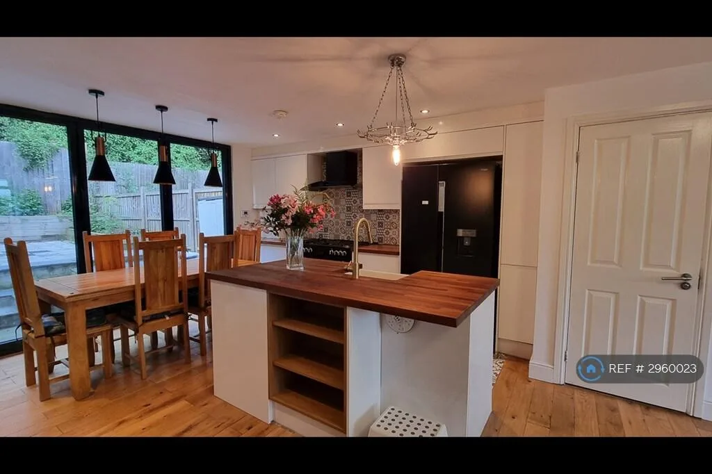 4 bedroom terraced house for rent