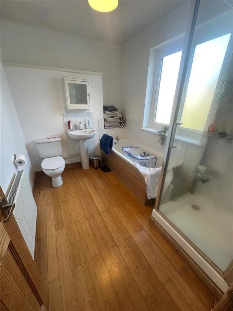 2 bedroom end of terrace house for rent