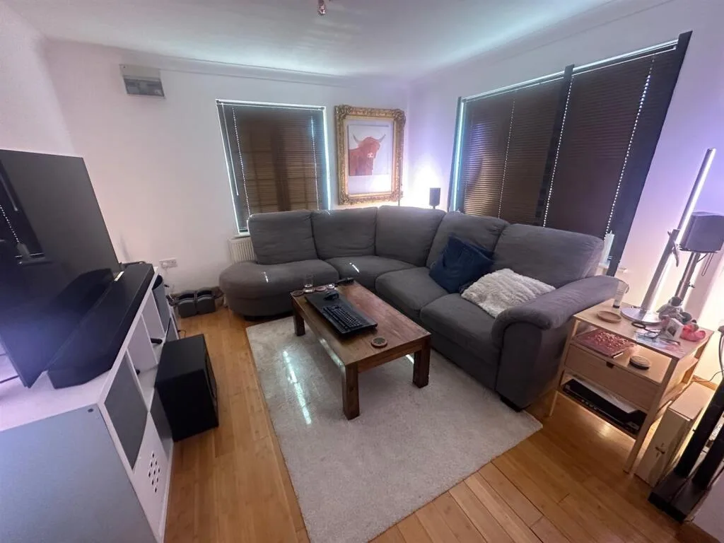 2 bedroom end of terrace house for rent