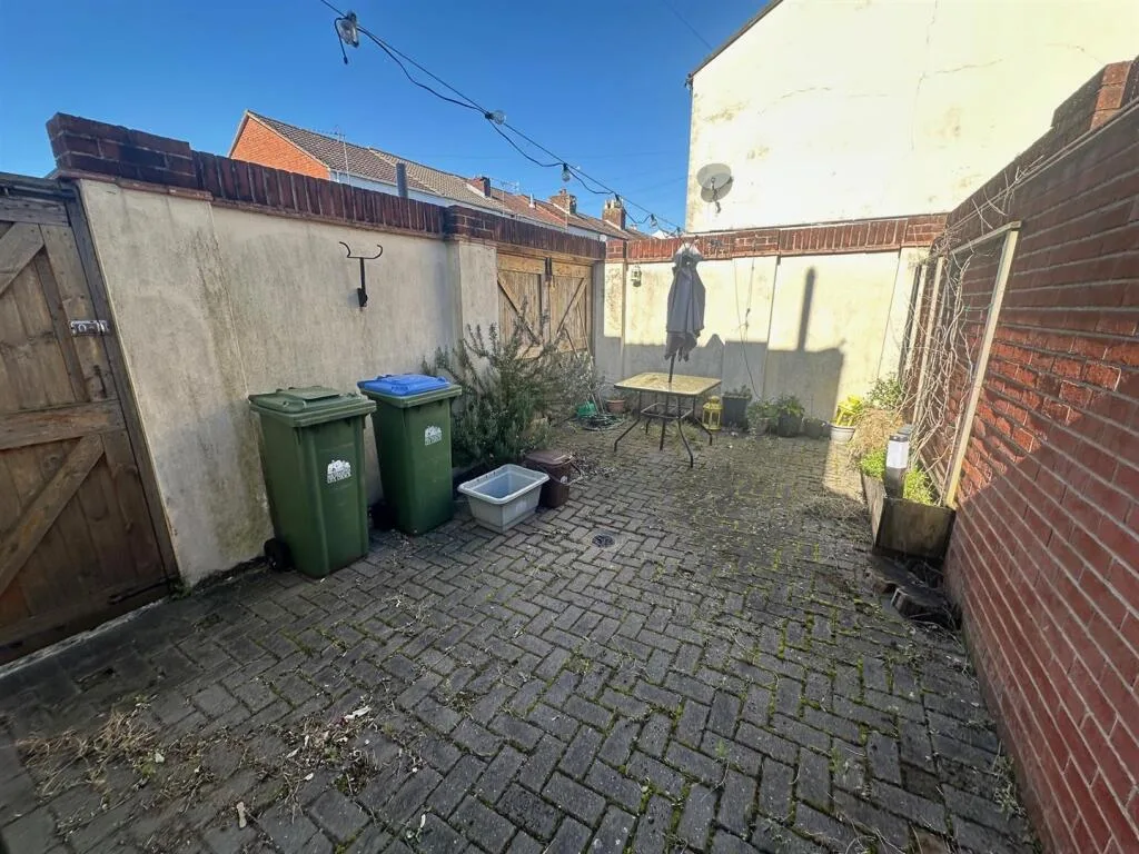 2 bedroom end of terrace house for rent