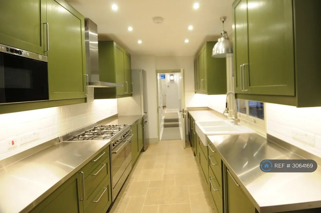 4 bedroom terraced house for rent