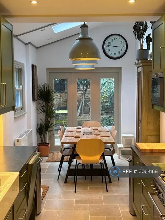 4 bedroom terraced house for rent