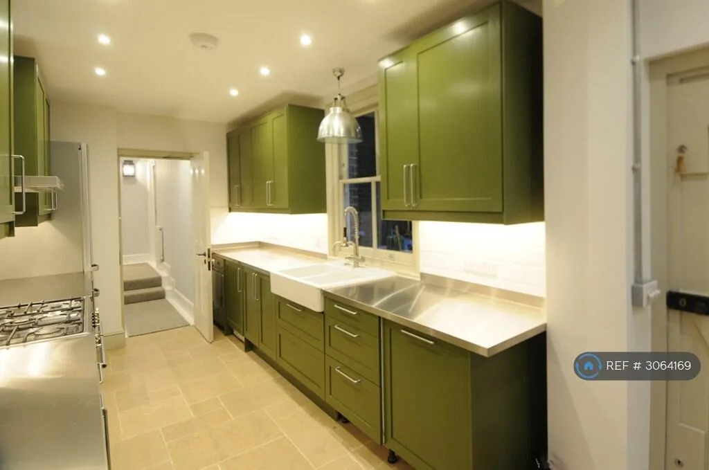 4 bedroom terraced house for rent