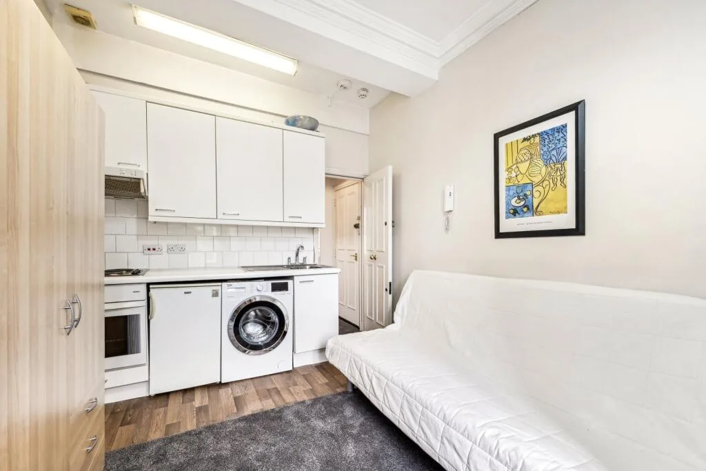 Studio flat for rent