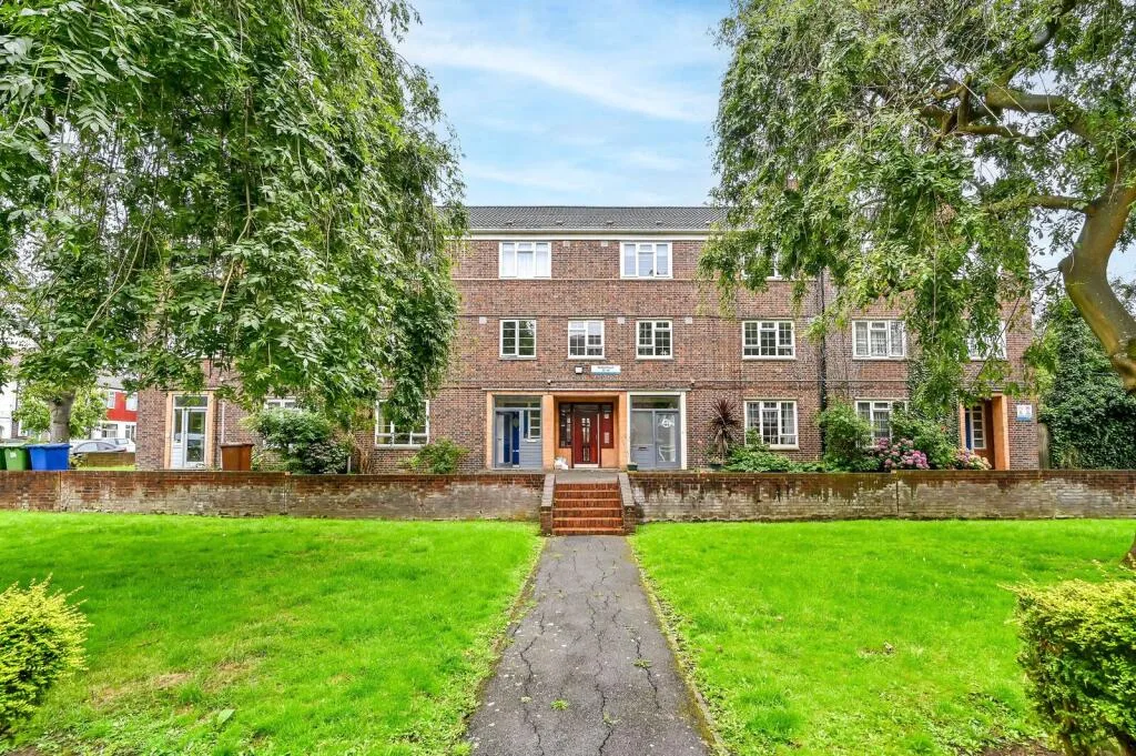 3 bedroom maisonette for rent