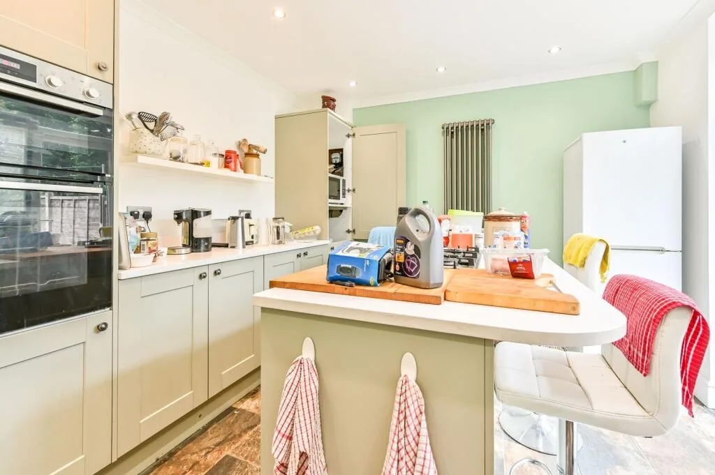 3 bedroom maisonette for rent