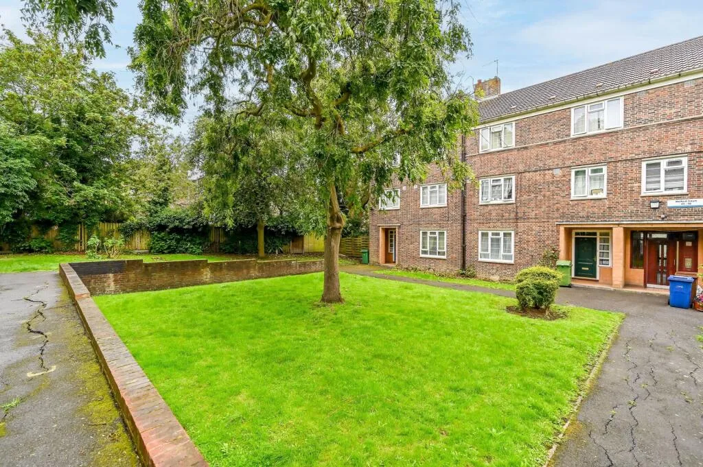 3 bedroom maisonette for rent