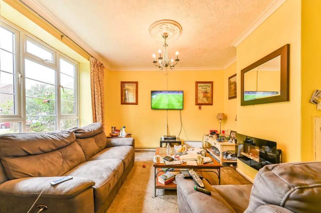3 bedroom maisonette for rent