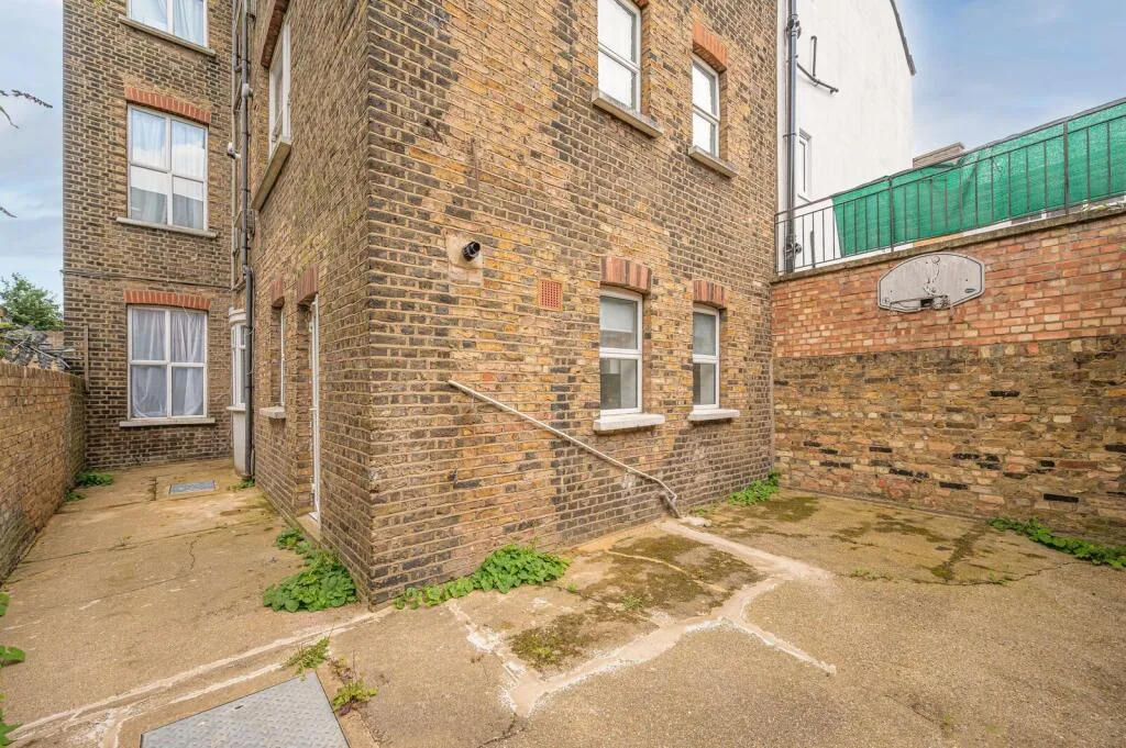 3 bedroom semi-detached house for rent