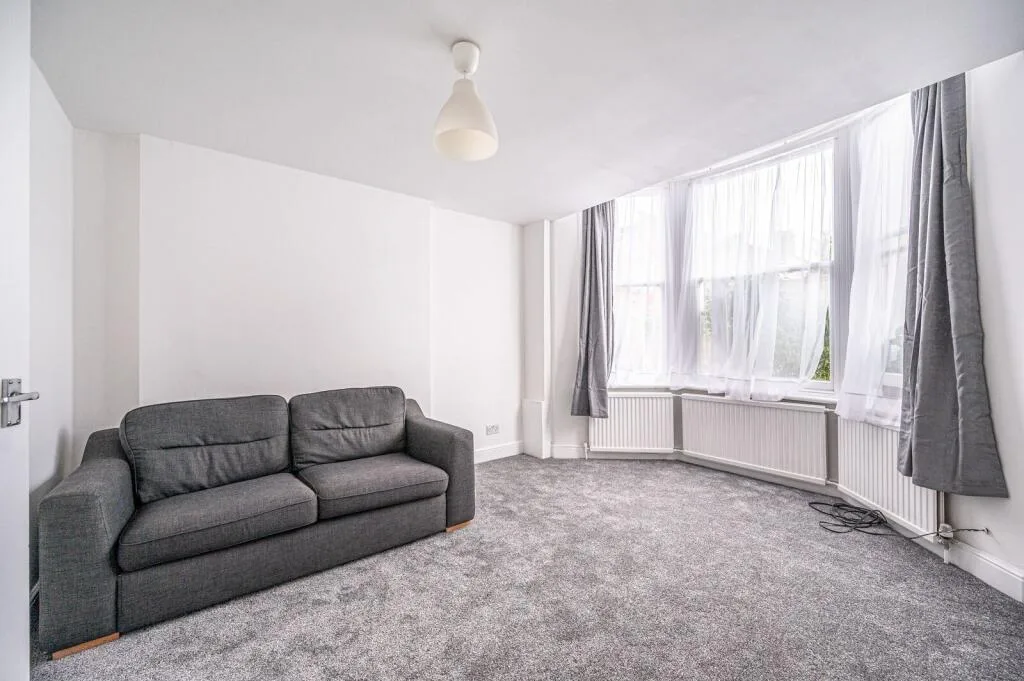 3 bedroom semi-detached house for rent