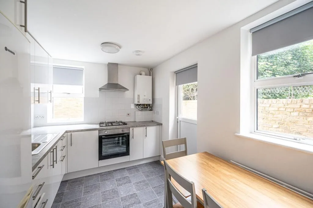 3 bedroom semi-detached house for rent