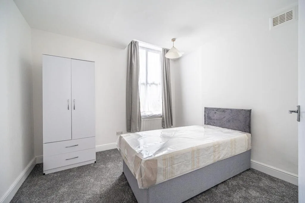 3 bedroom semi-detached house for rent