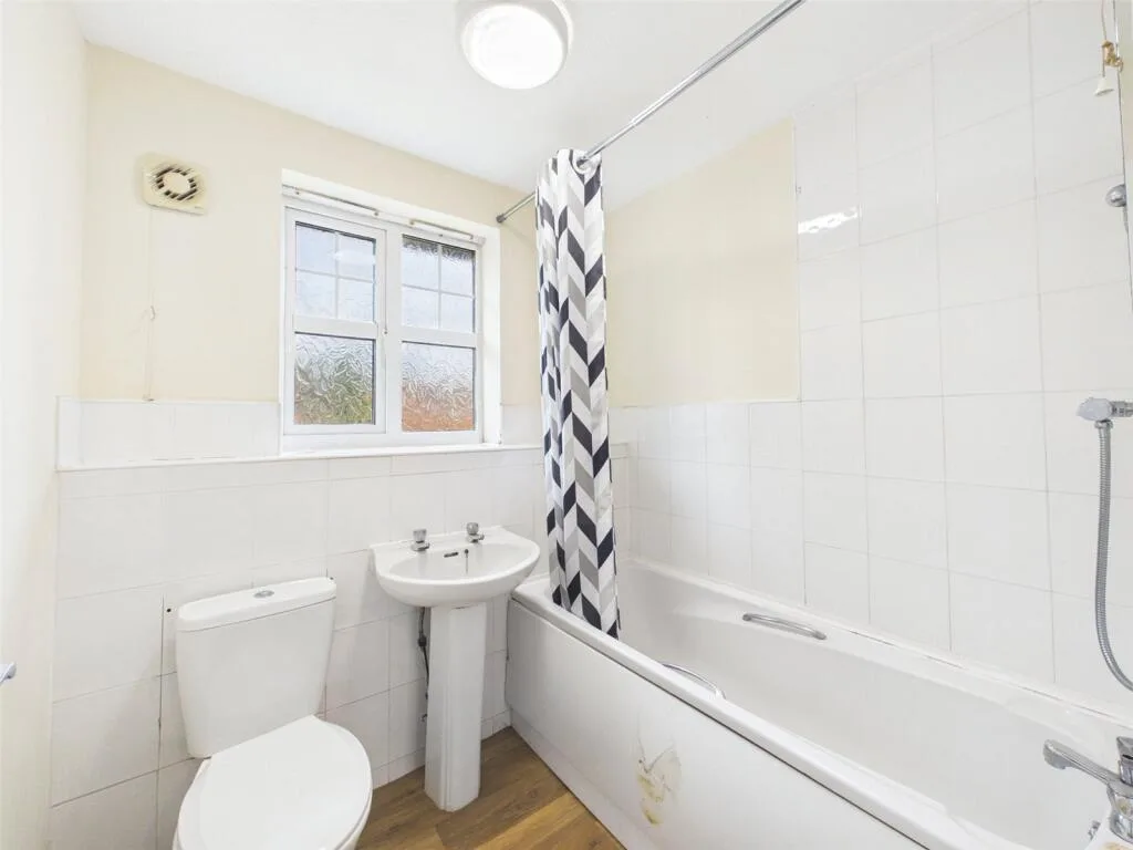 3 bedroom semi-detached house for rent