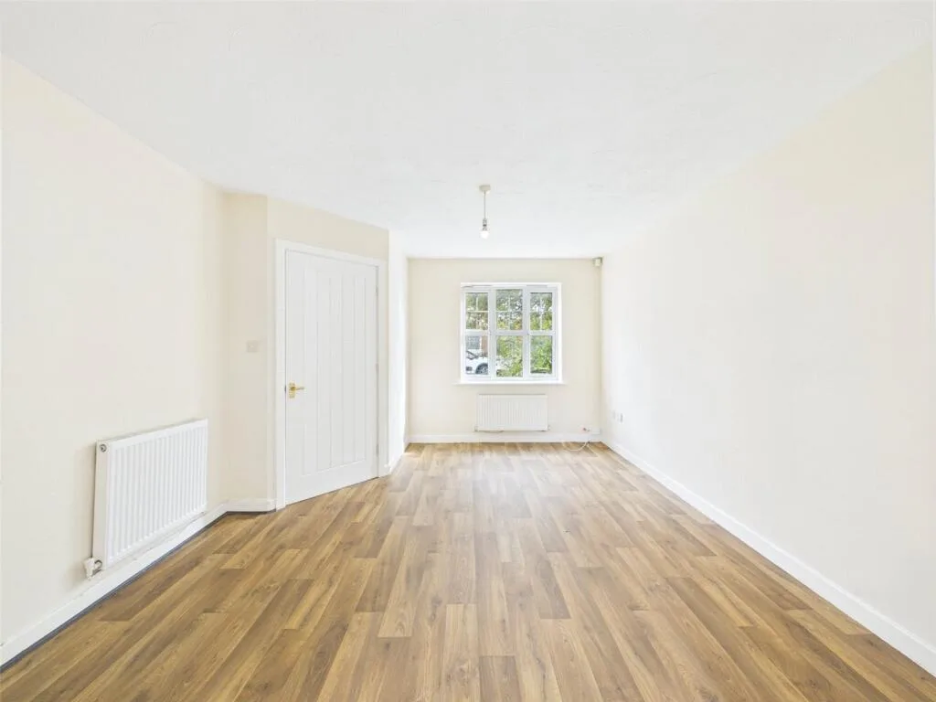 3 bedroom semi-detached house for rent