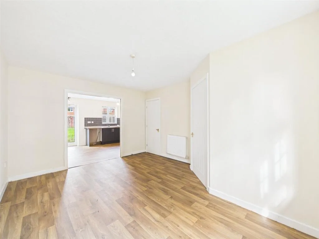 3 bedroom semi-detached house for rent