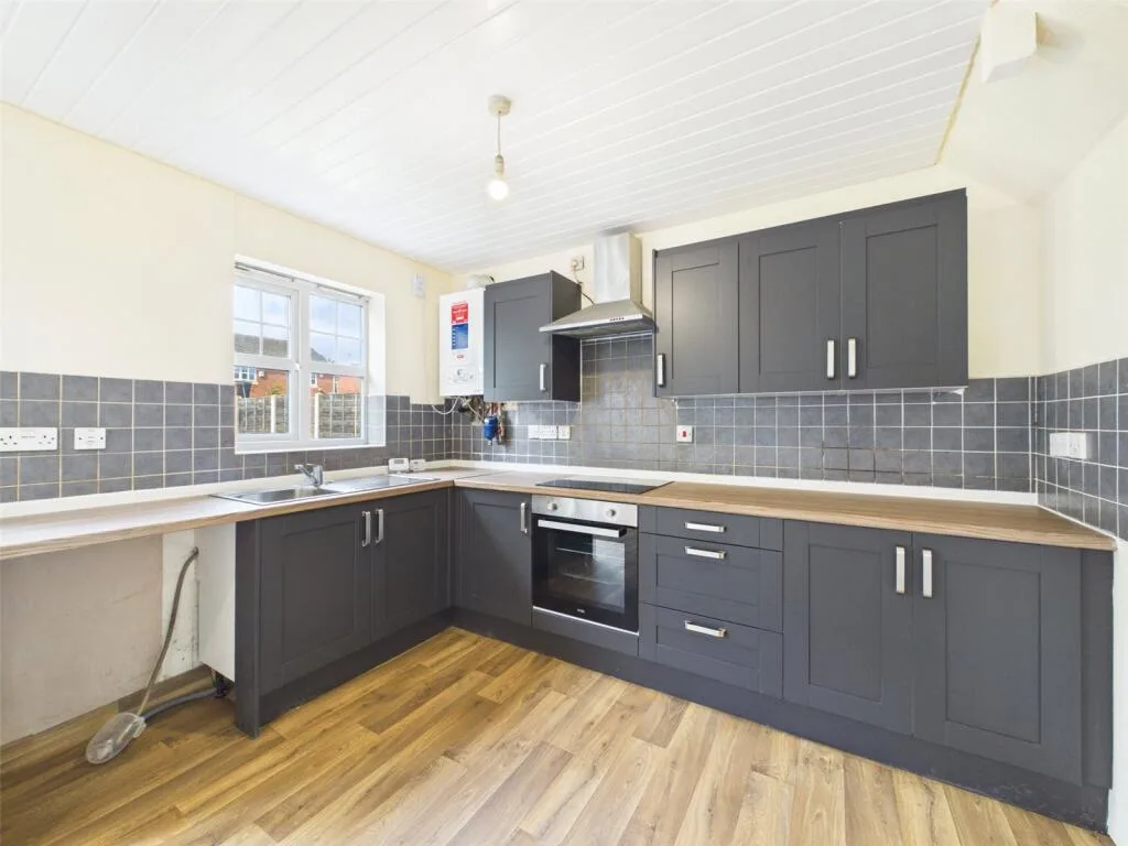 3 bedroom semi-detached house for rent