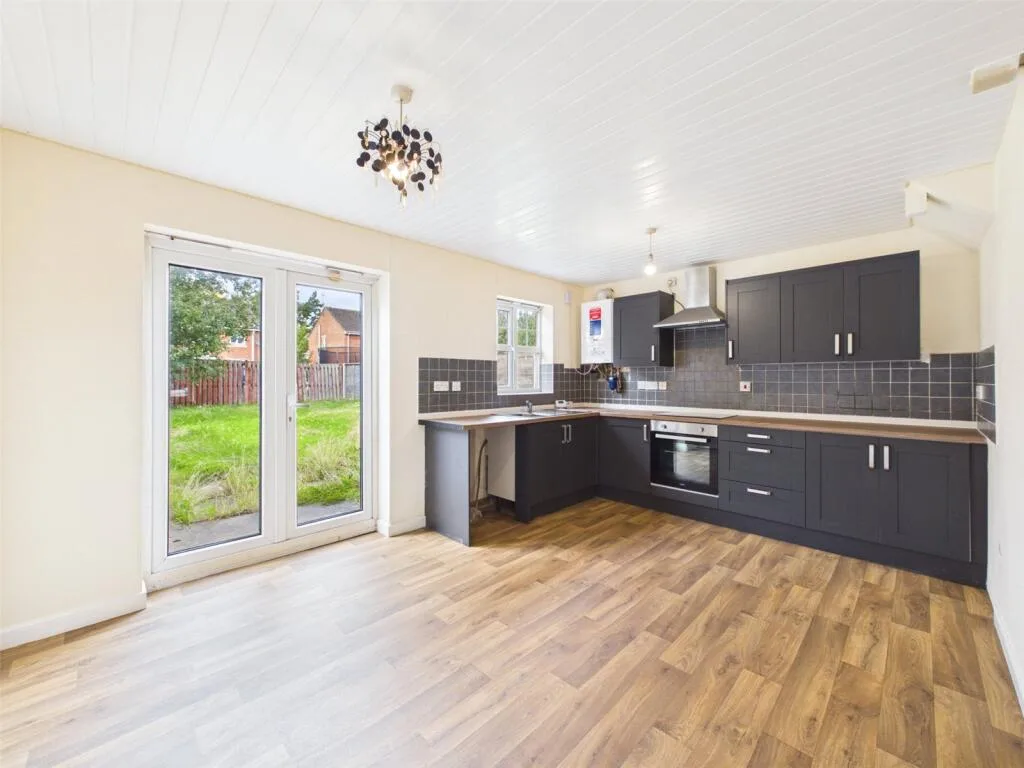 3 bedroom semi-detached house for rent