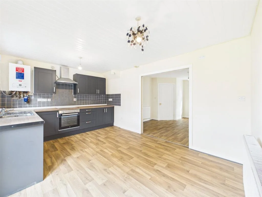 3 bedroom semi-detached house for rent