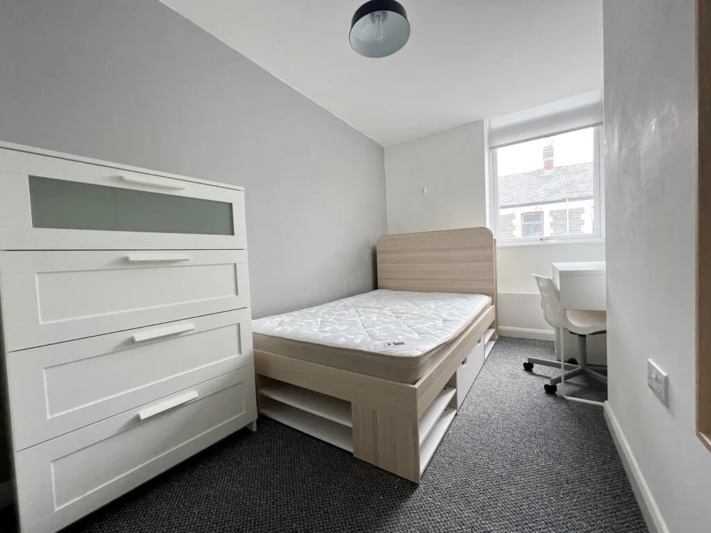 8 bedroom terraced house for rent