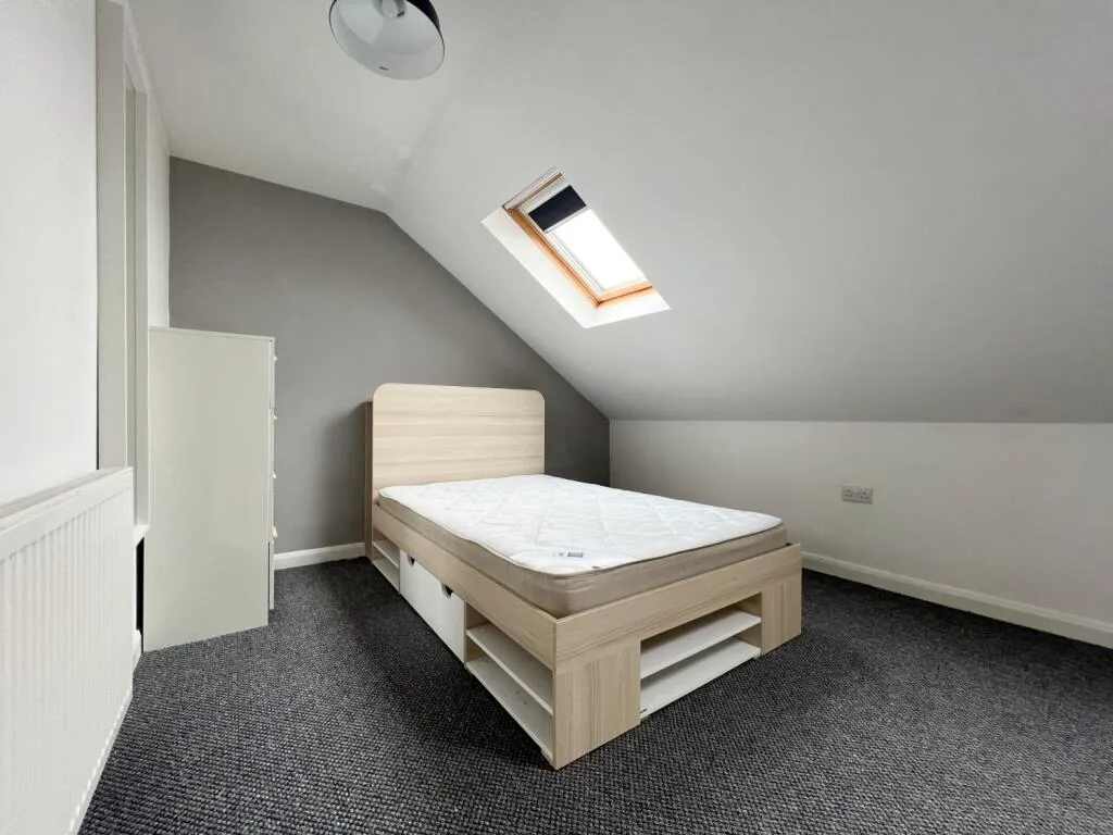 8 bedroom terraced house for rent