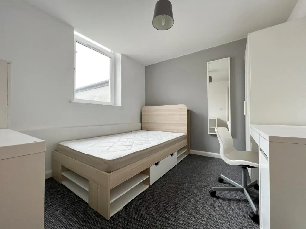 8 bedroom terraced house for rent
