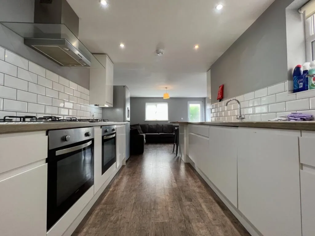 8 bedroom terraced house for rent