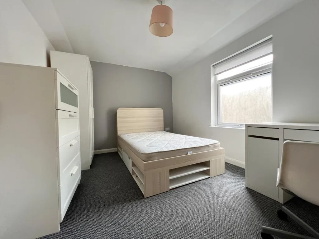 8 bedroom terraced house for rent
