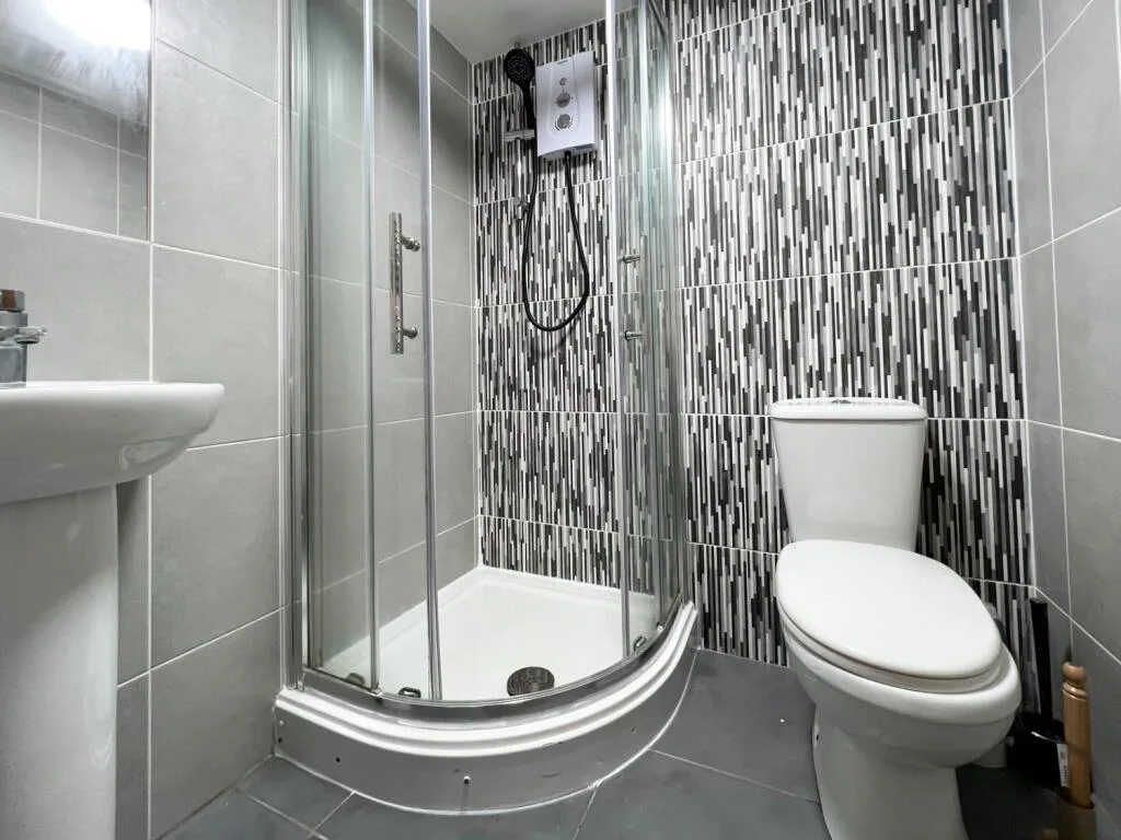 8 bedroom terraced house for rent