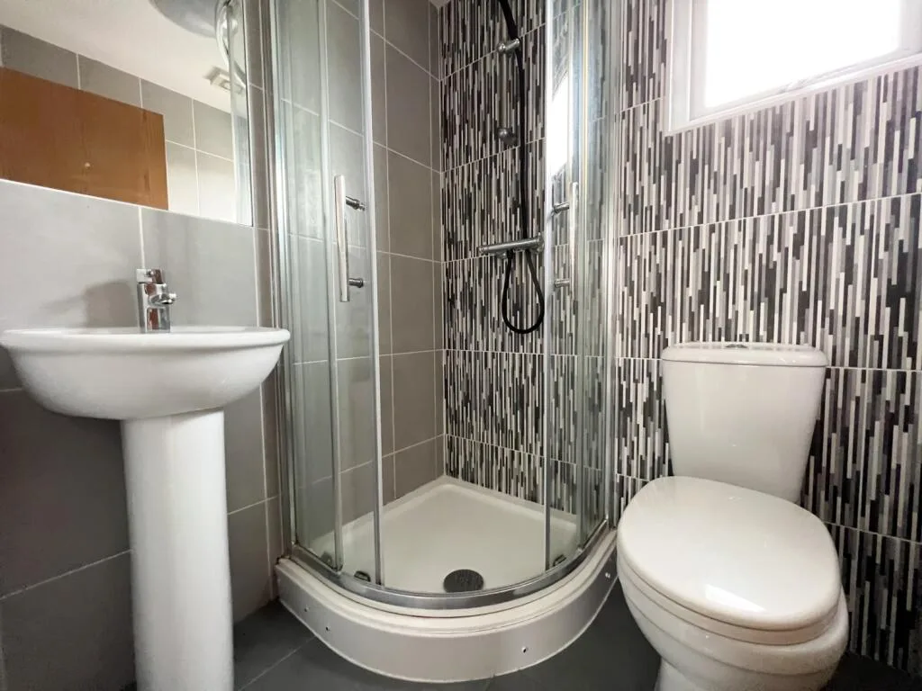8 bedroom terraced house for rent