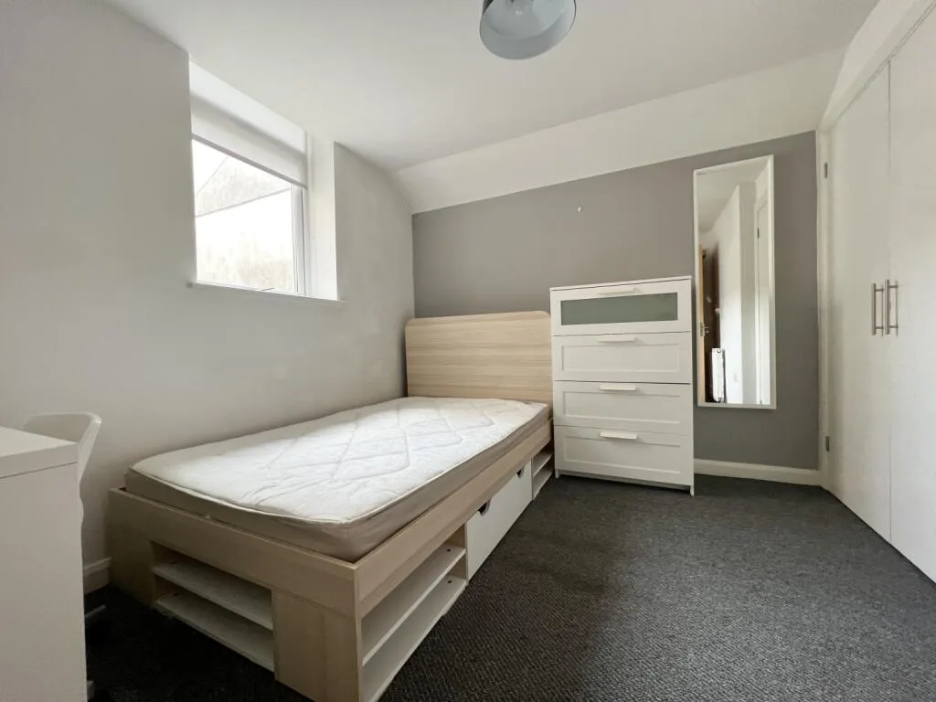 8 bedroom terraced house for rent