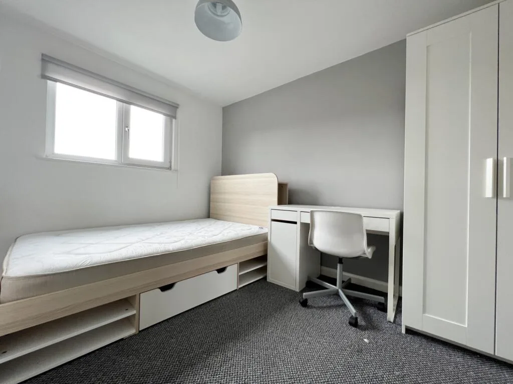 8 bedroom terraced house for rent